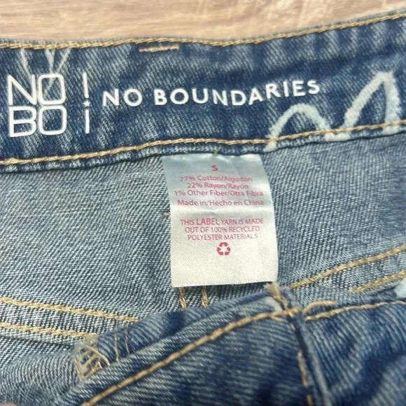 Heart printed High Rise Straight Leg Blue Jeans Size 5 - Picture 3 of 5